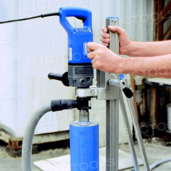 Diamantboormachine op statief