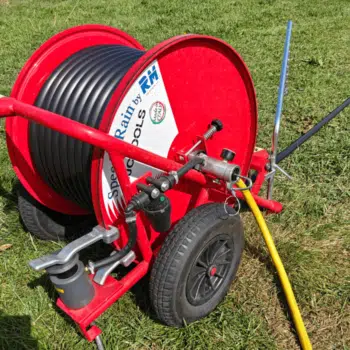 Robuuste Speedy-Rain 300 haspelwagen met slangaansluiting en wielen – mobiel irrigatiesysteem bij BJC Tools