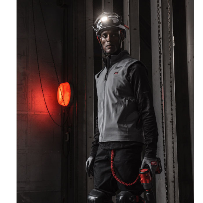 Milwaukee-BOLT-600-Lumens-lamp-10