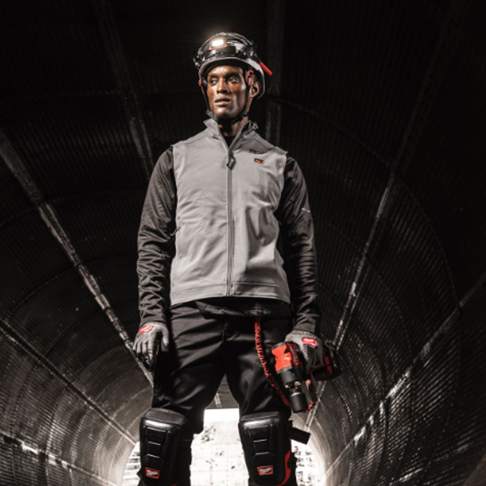 Milwaukee-BOLT-600-Lumens-lamp-9