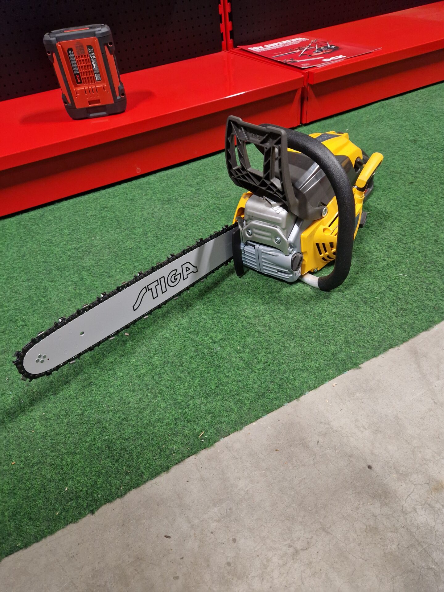 Stiga SP 466 Benzine kettingzaag 1